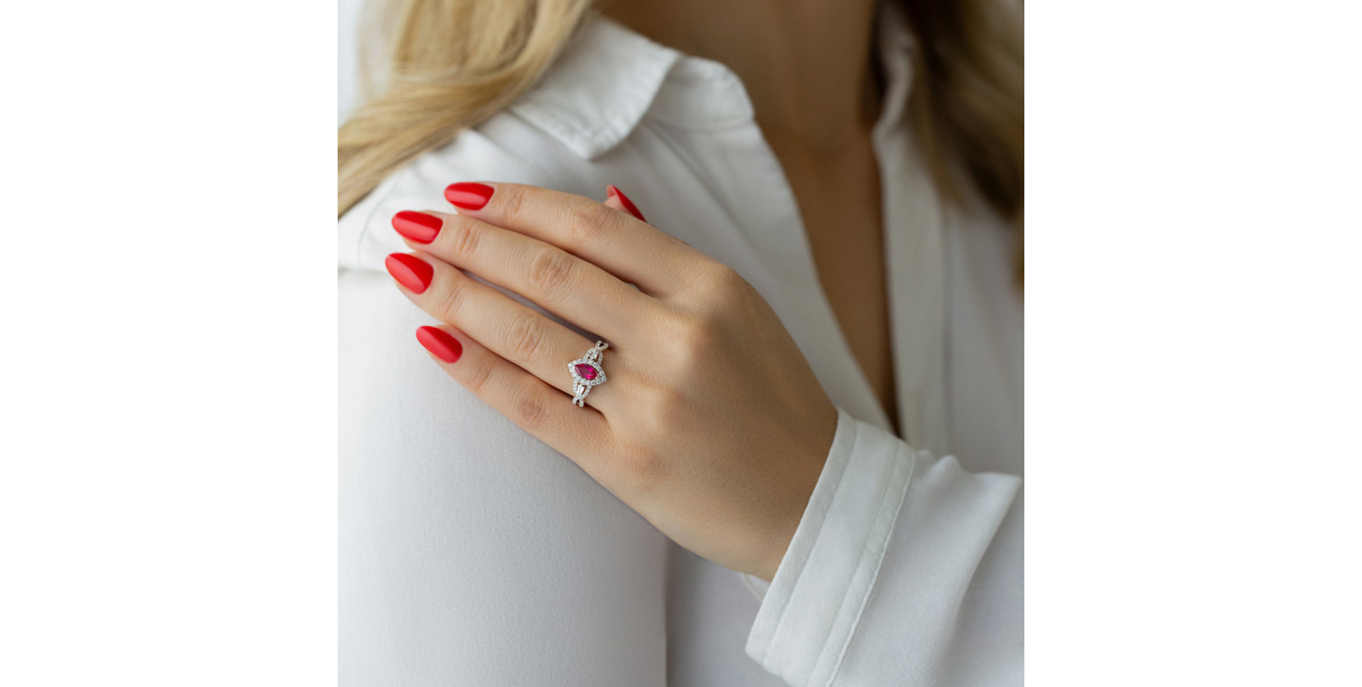 Diamond ring with Ruby Tessora