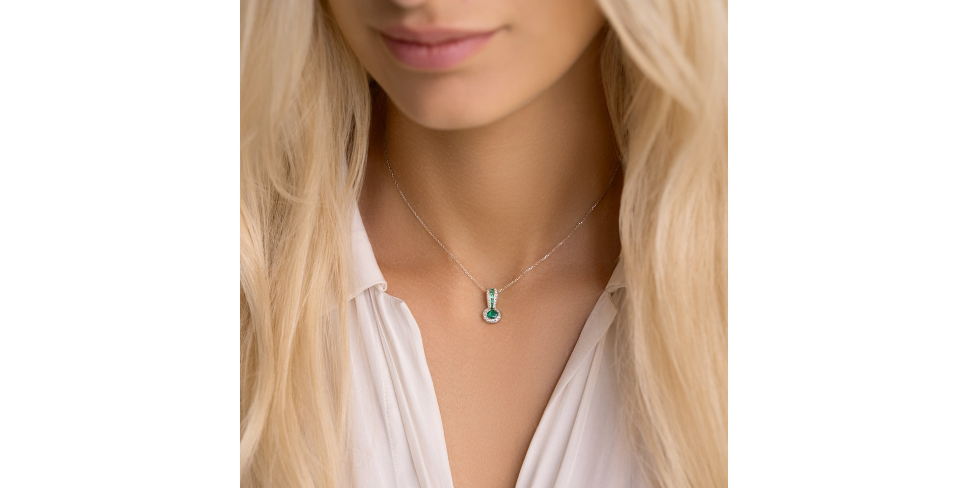 Diamond pendant with Emerald Liana del Green
