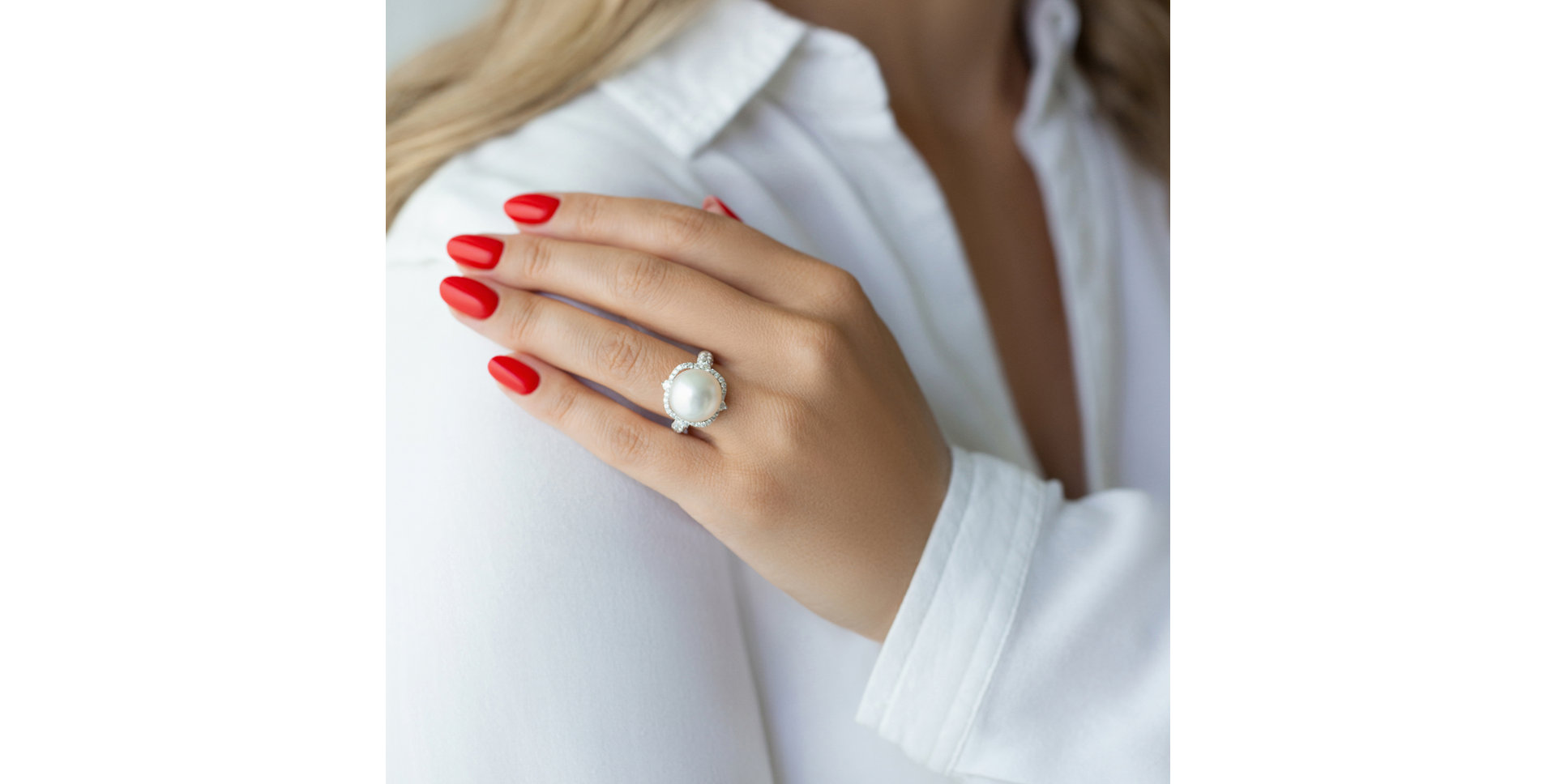 Diamond ring with Pearl Queen of Profound