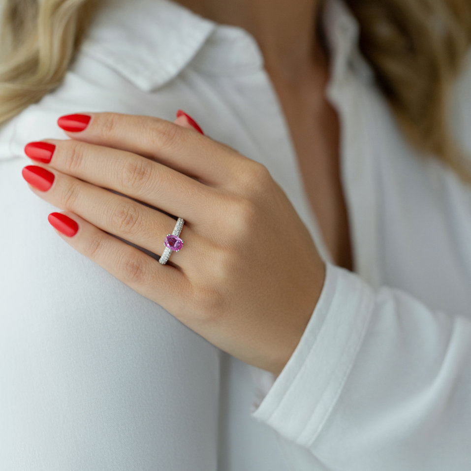 Diamond ring with Sapphire Noelle