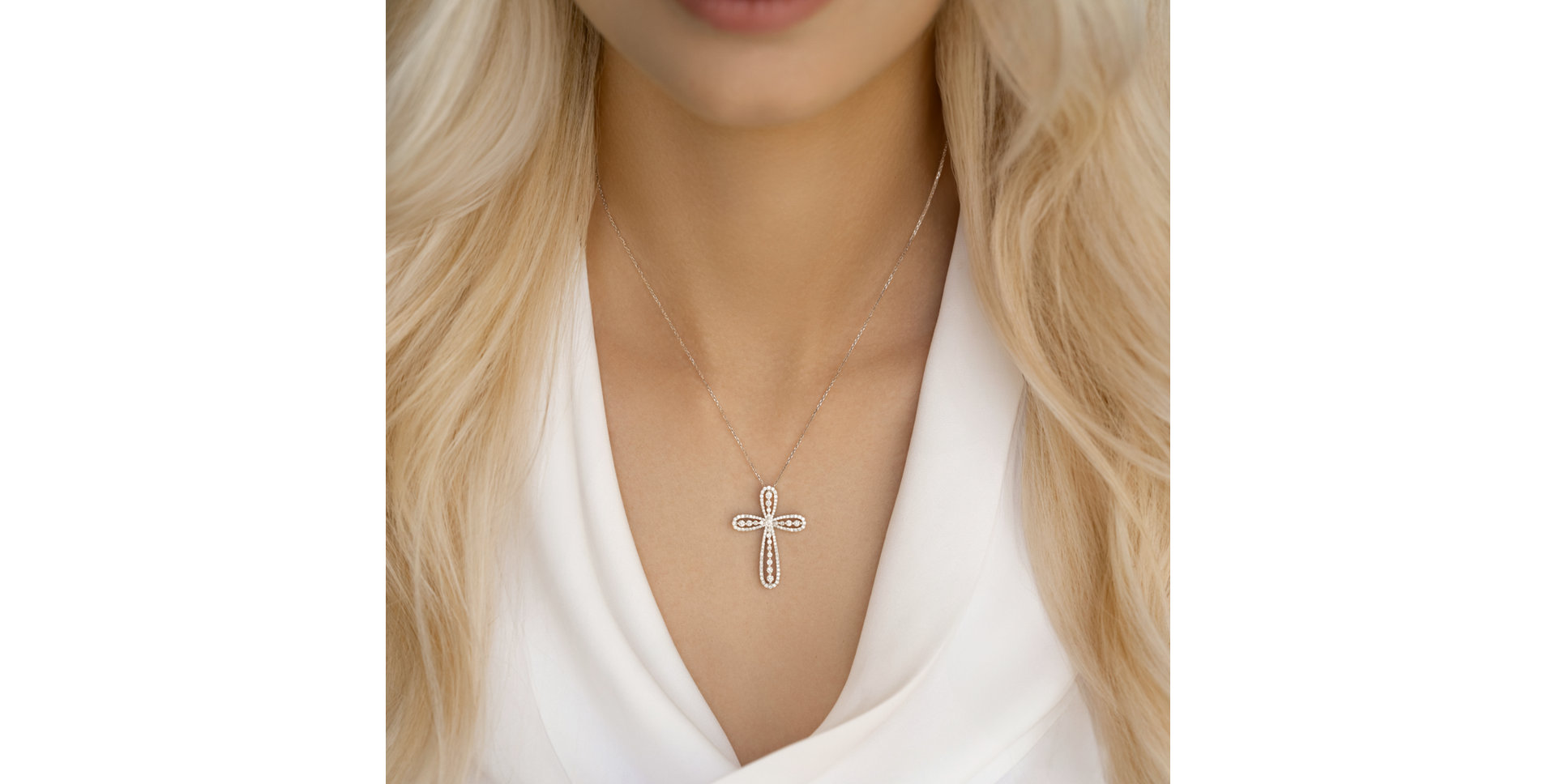 Diamond pendant Greeting World