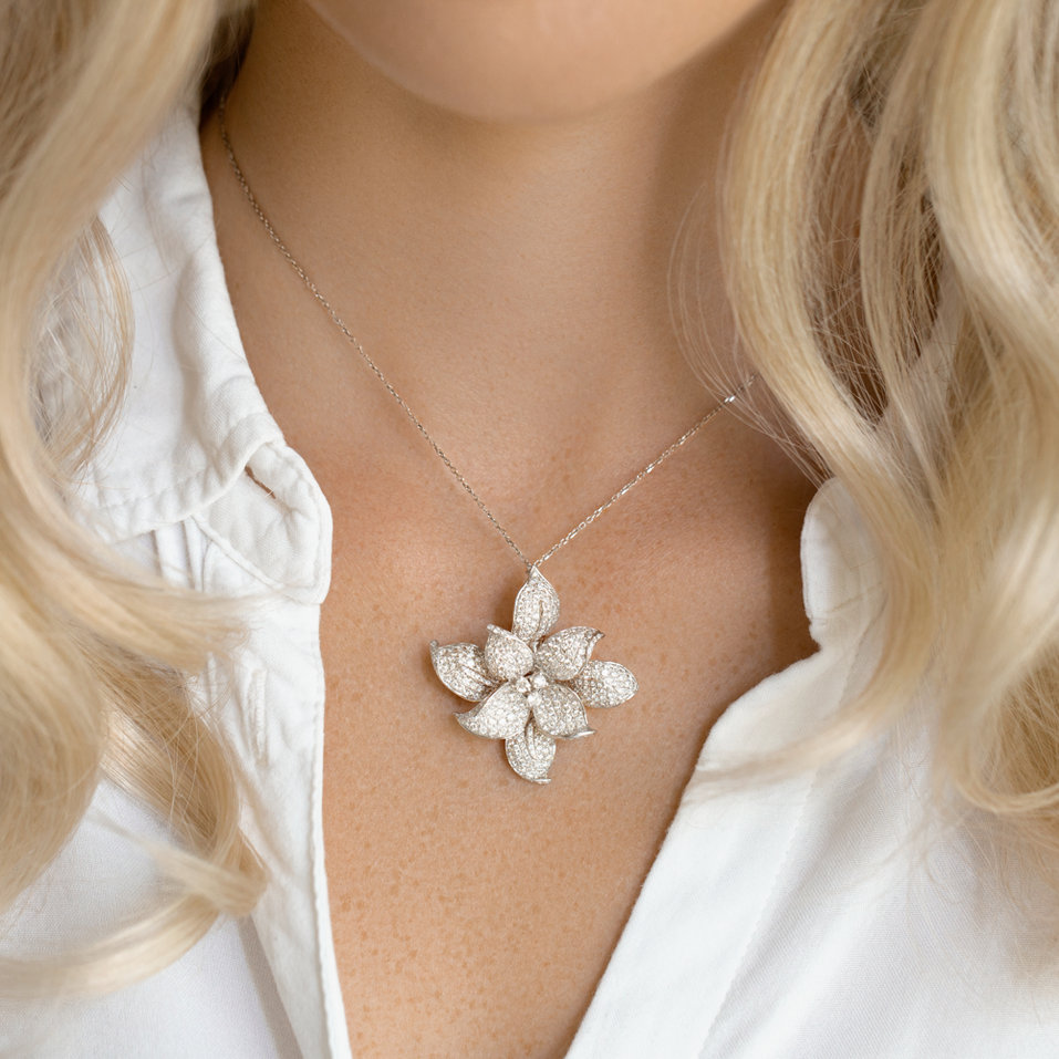 Diamond pendant Akito Rose