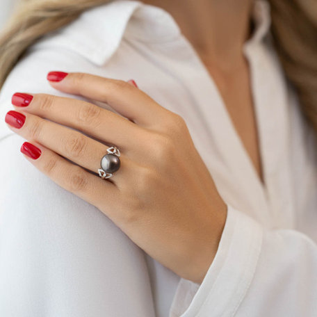 Diamond ring with Pearl Ezekiel