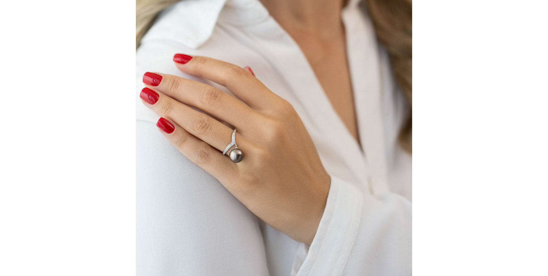 Diamond ring with Pearl Kotys