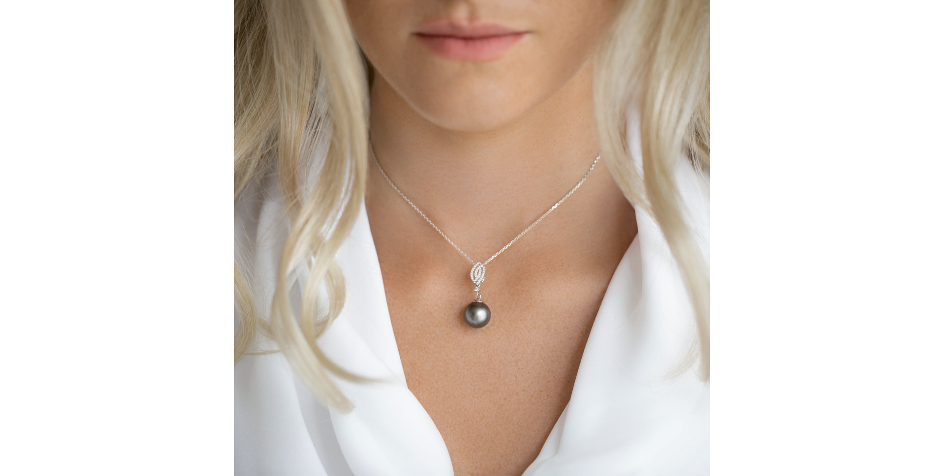 Diamond pendant with Pearl Sea Visions
