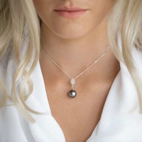 Diamond pendant with Pearl Sea Visions
