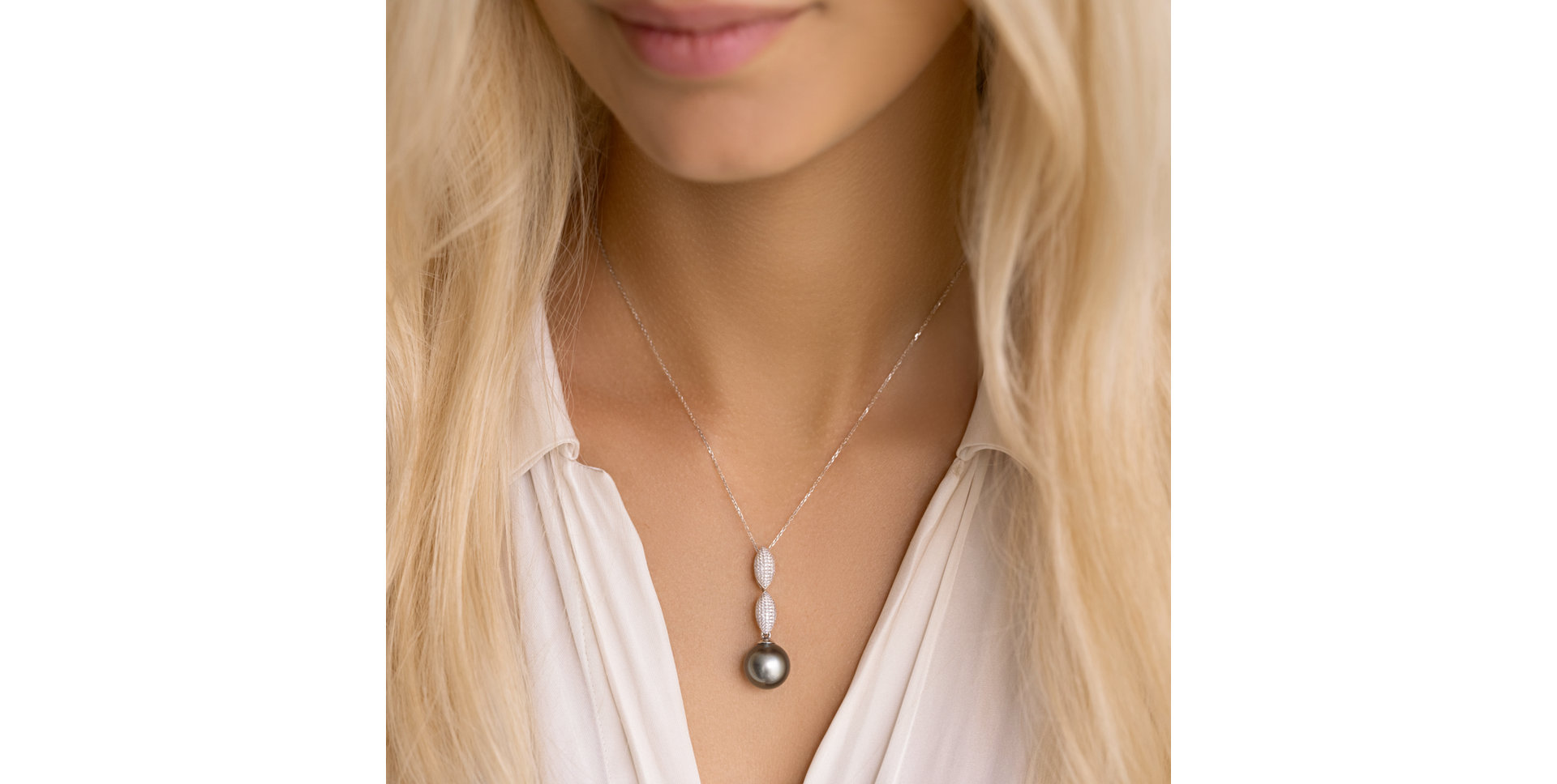 Diamond pendant with Pearl Impending Gloom