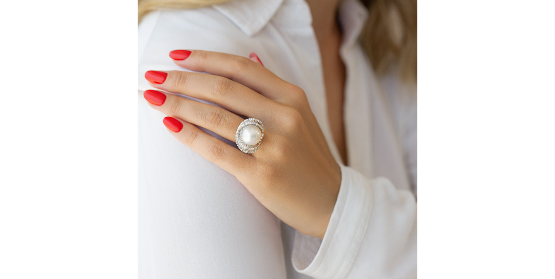 Diamond ring with Pearl Oakley