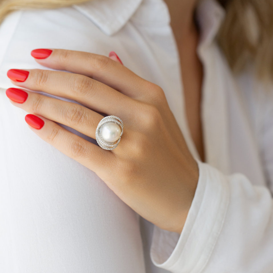 Diamond ring with Pearl Oakley