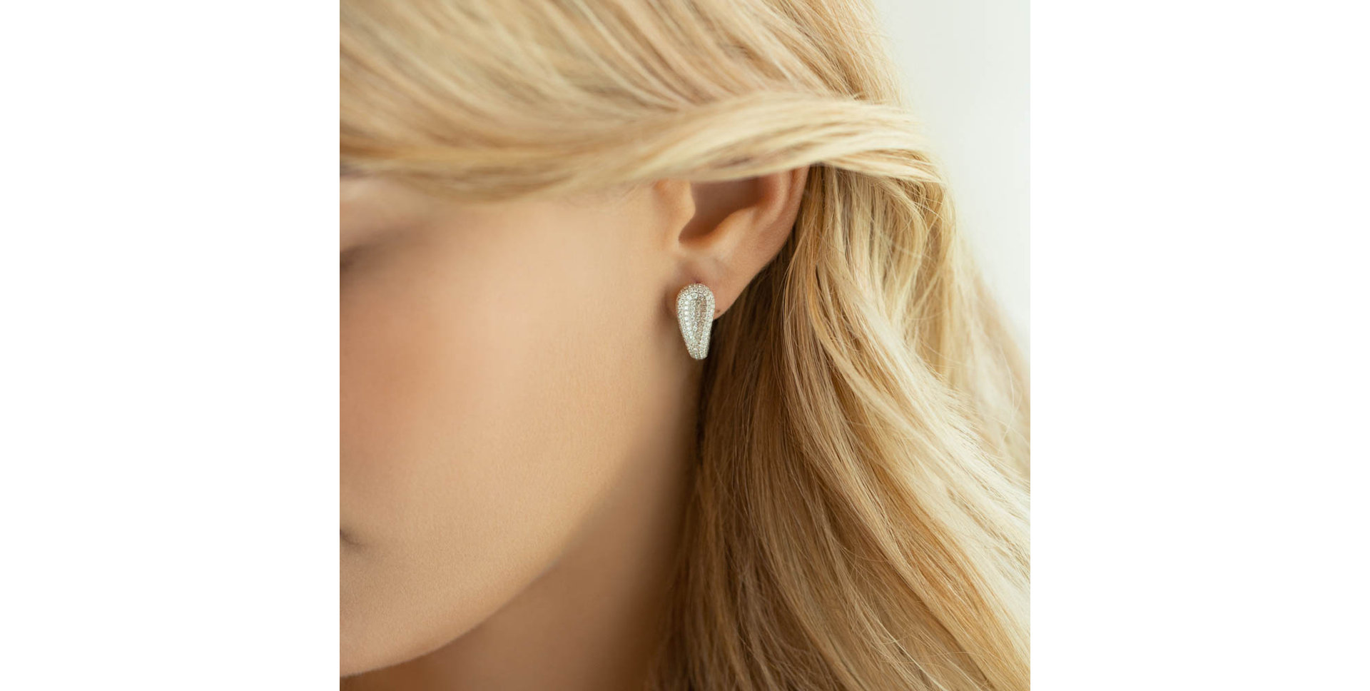 Diamond earrings Freyja