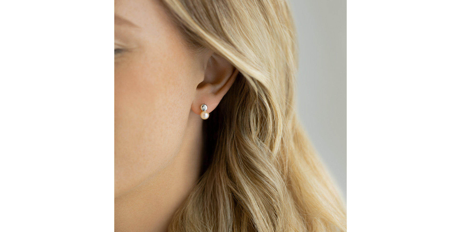 Diamond earrings with Pearl Planets of Water