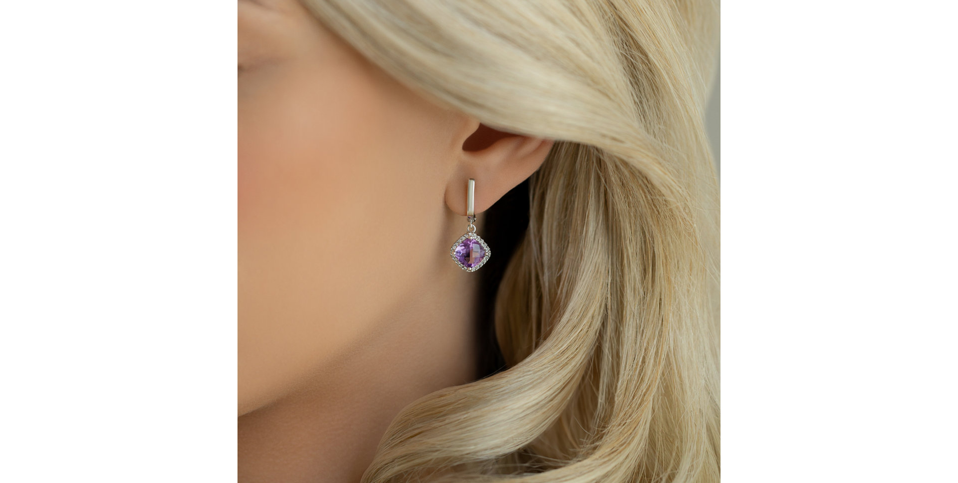 Diamond earrings with Amethyst Emblem