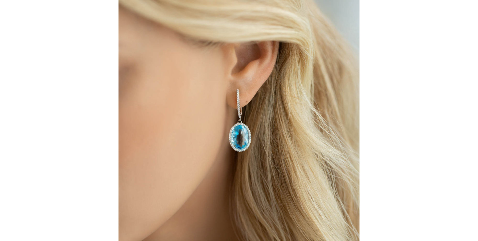 Diamond earrings with Topaz Manon