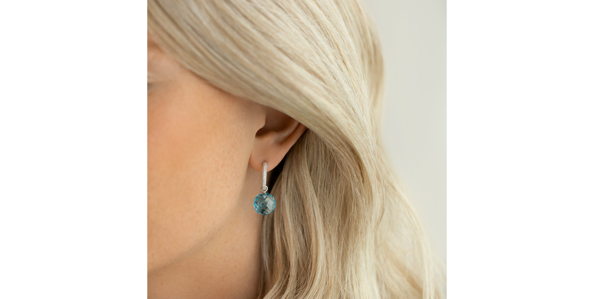 Diamond earrings with Topaz Amirra