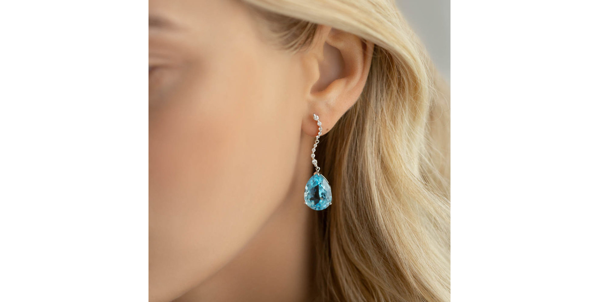 Diamond earrings with Topaz Finn