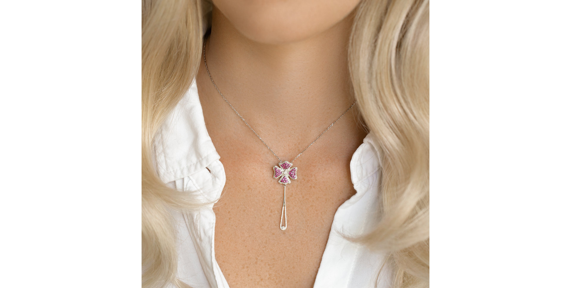 Diamond pendant with Sapphire Rose Princesse