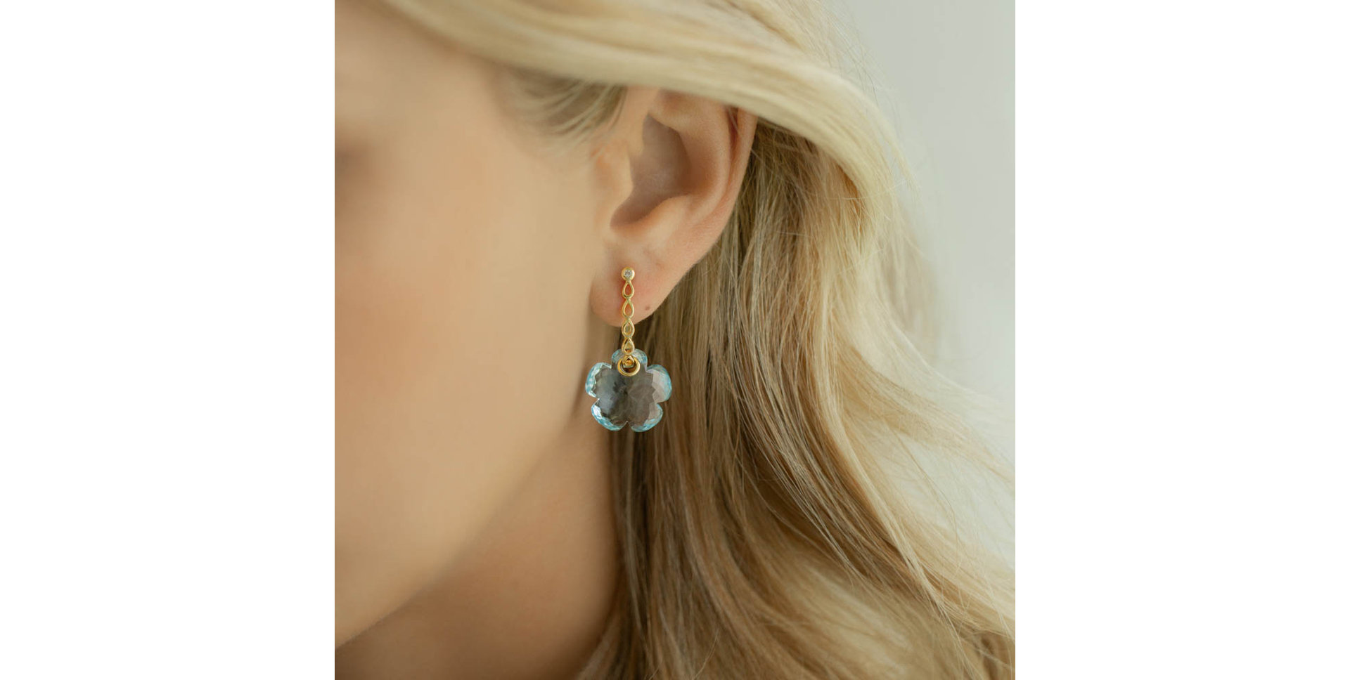 Diamond earrings with Topaz Happy Daisy