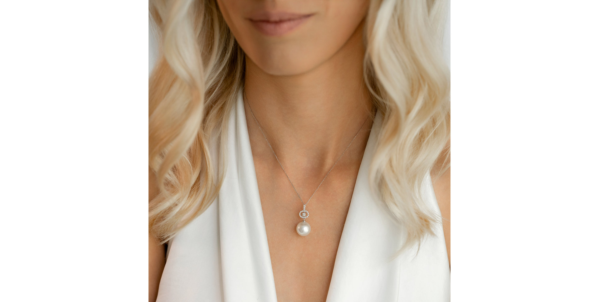 Diamond pendant with Pearl Agneia