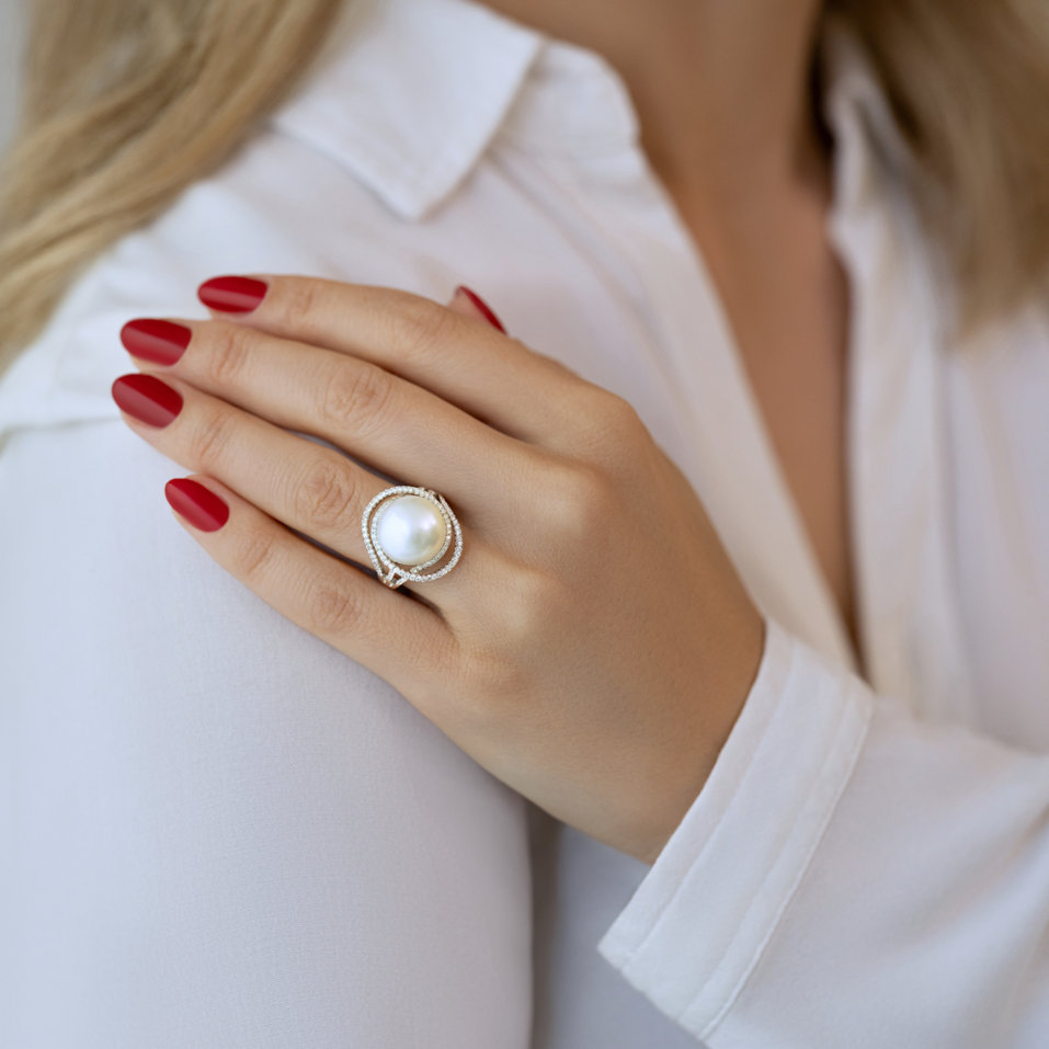 Diamond ring with Pearl Caribbean Treasure