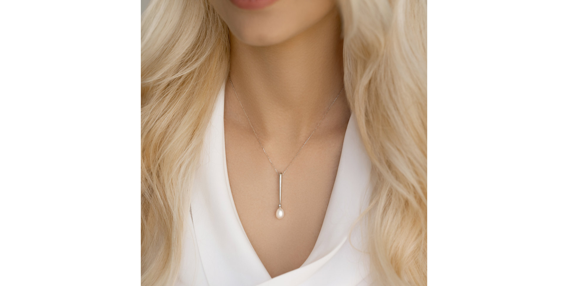 Diamond pendant with Pearl Sea Drop