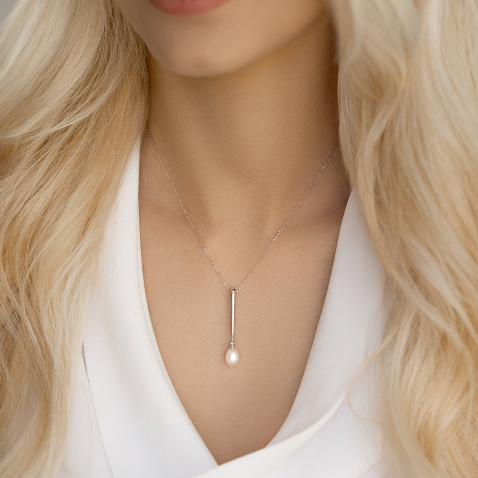 Diamond pendant with Pearl Sea Drop