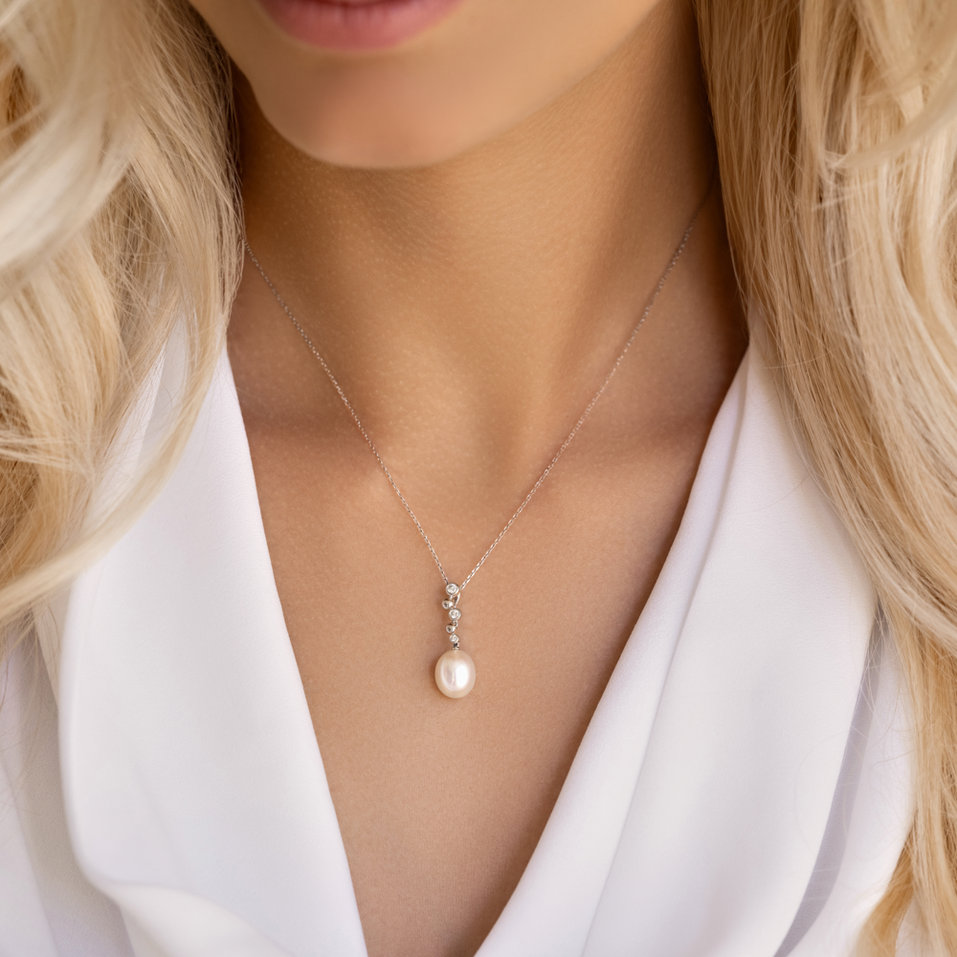 Diamond pendant with Pearl Pearl Royalty
