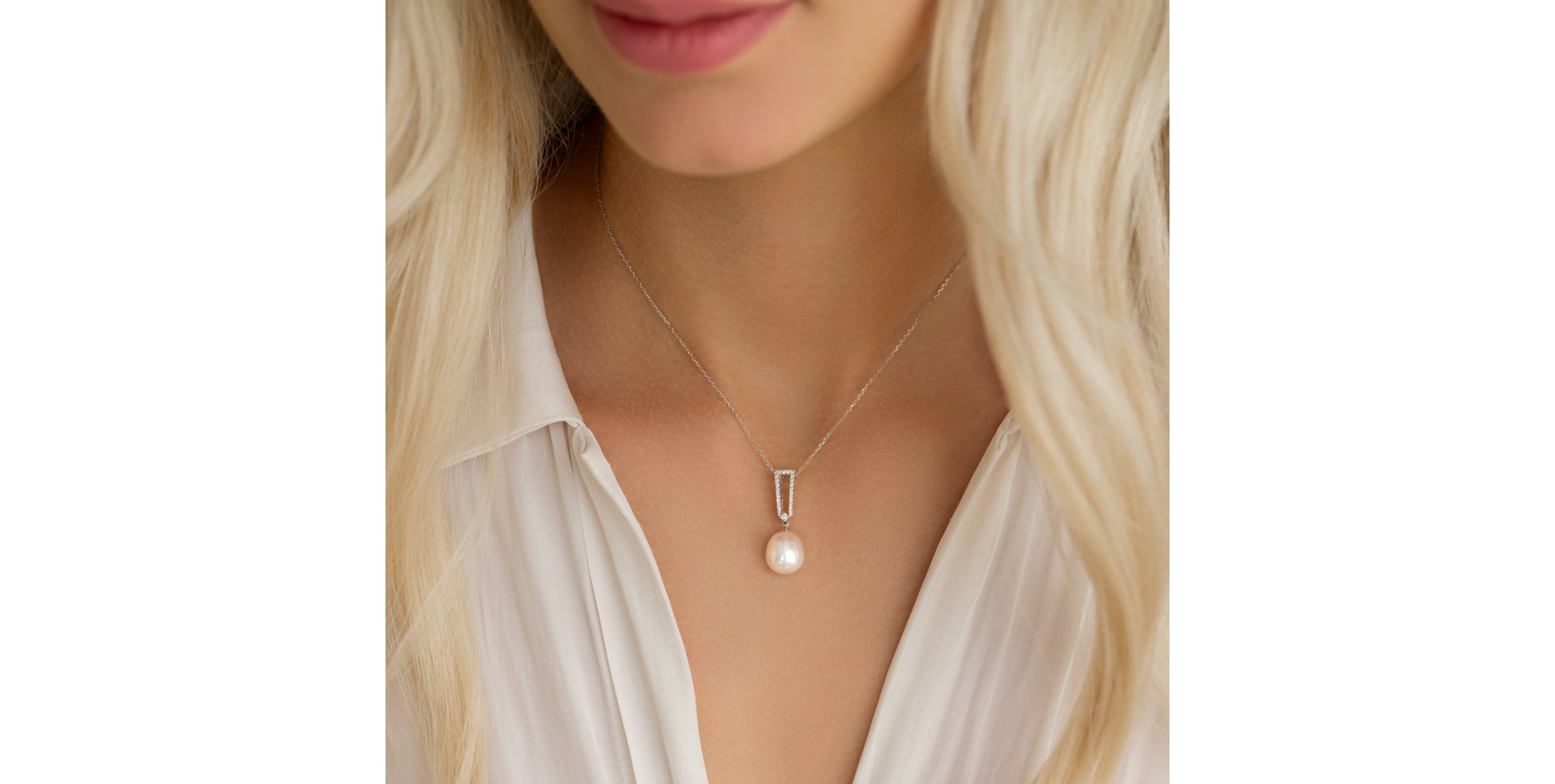 Diamond pendant with Pearl Lady Ocean