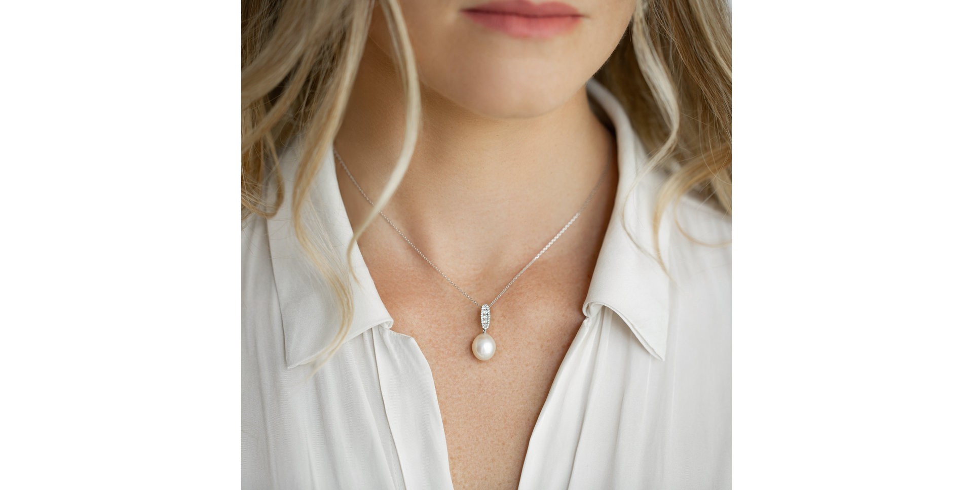 Diamond pendant with Pearl Mermaid Tear