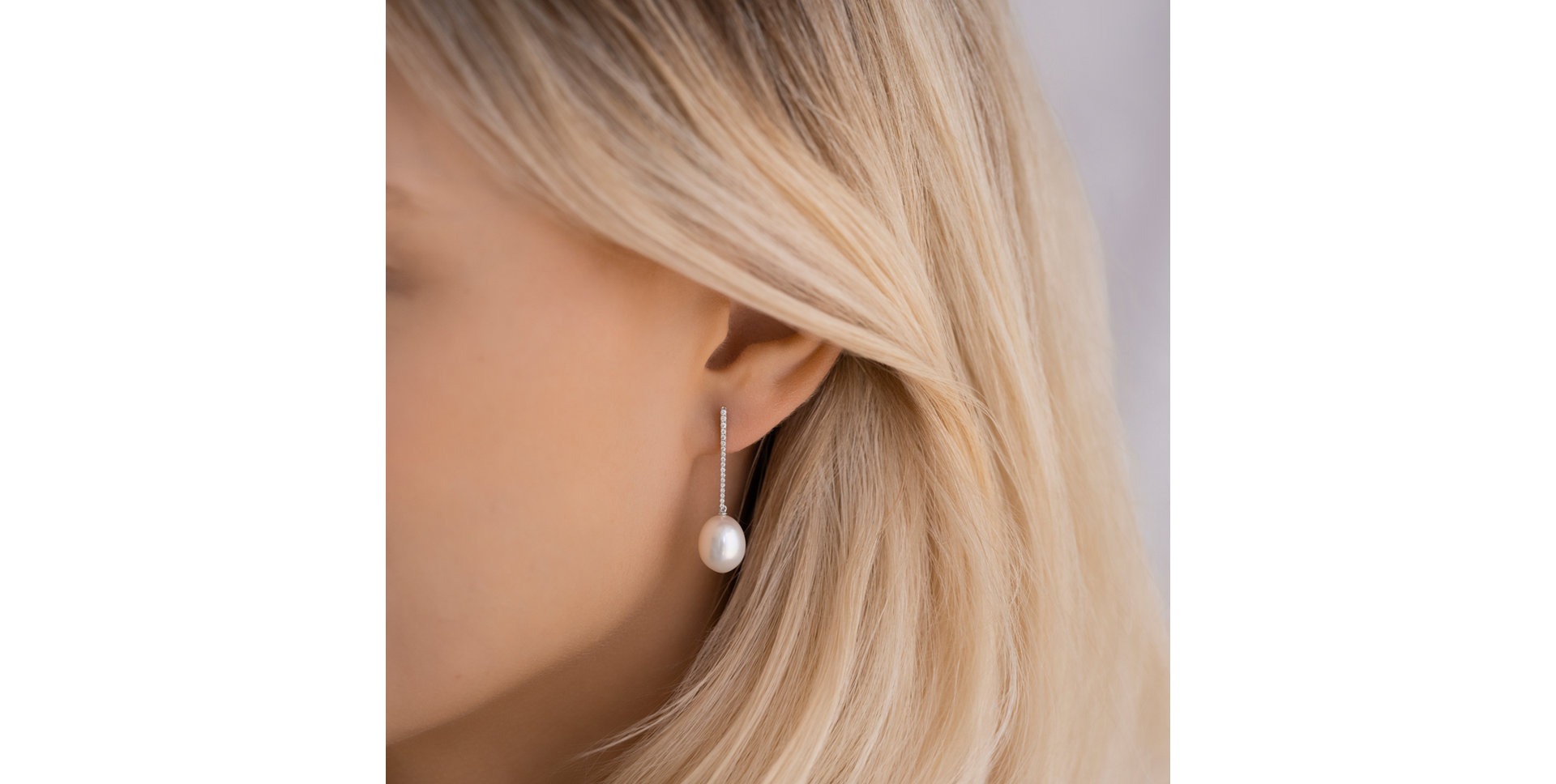 Diamond earrings with Pearl Underwater Sierra