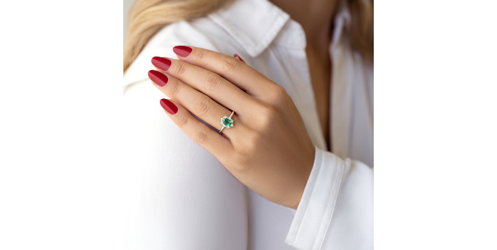 Diamond ring with Emerald Secret Glow