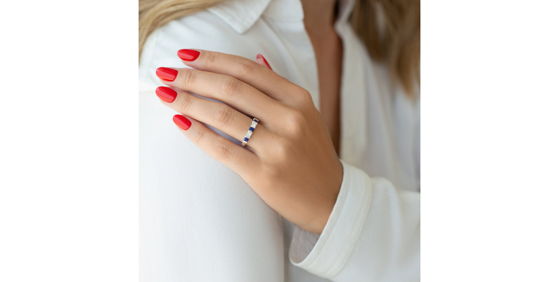 Diamond ring with Sapphire Seleneva
