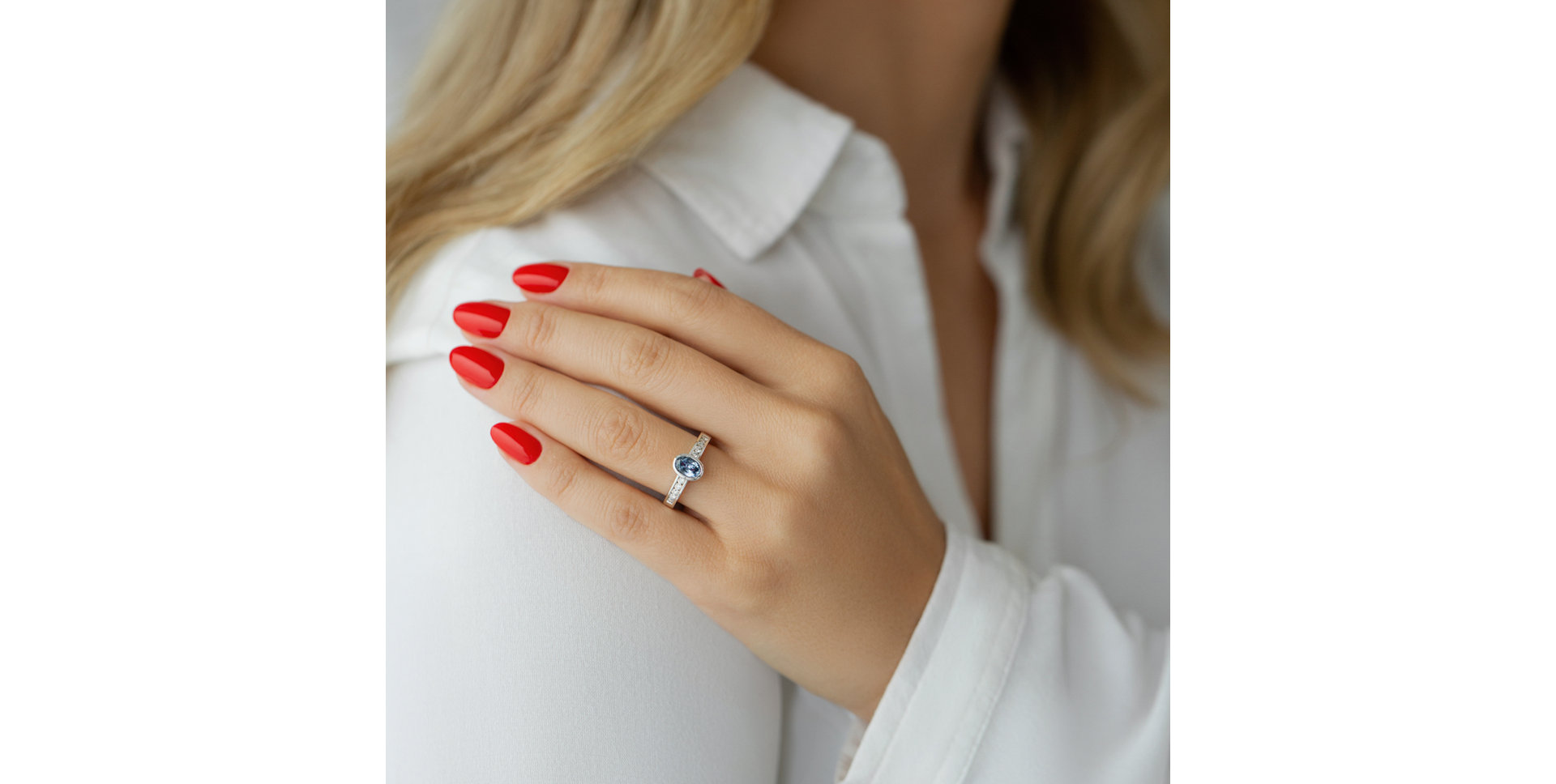 Ring with Iolite and diamonds Perfect Escape