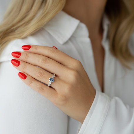 Ring with Iolite and diamonds Perfect Escape