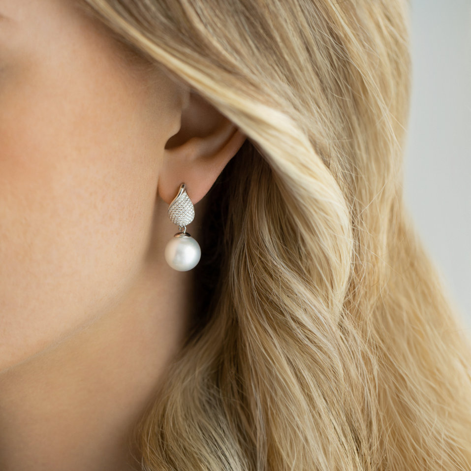 Diamond earrings with Pearl Gabby