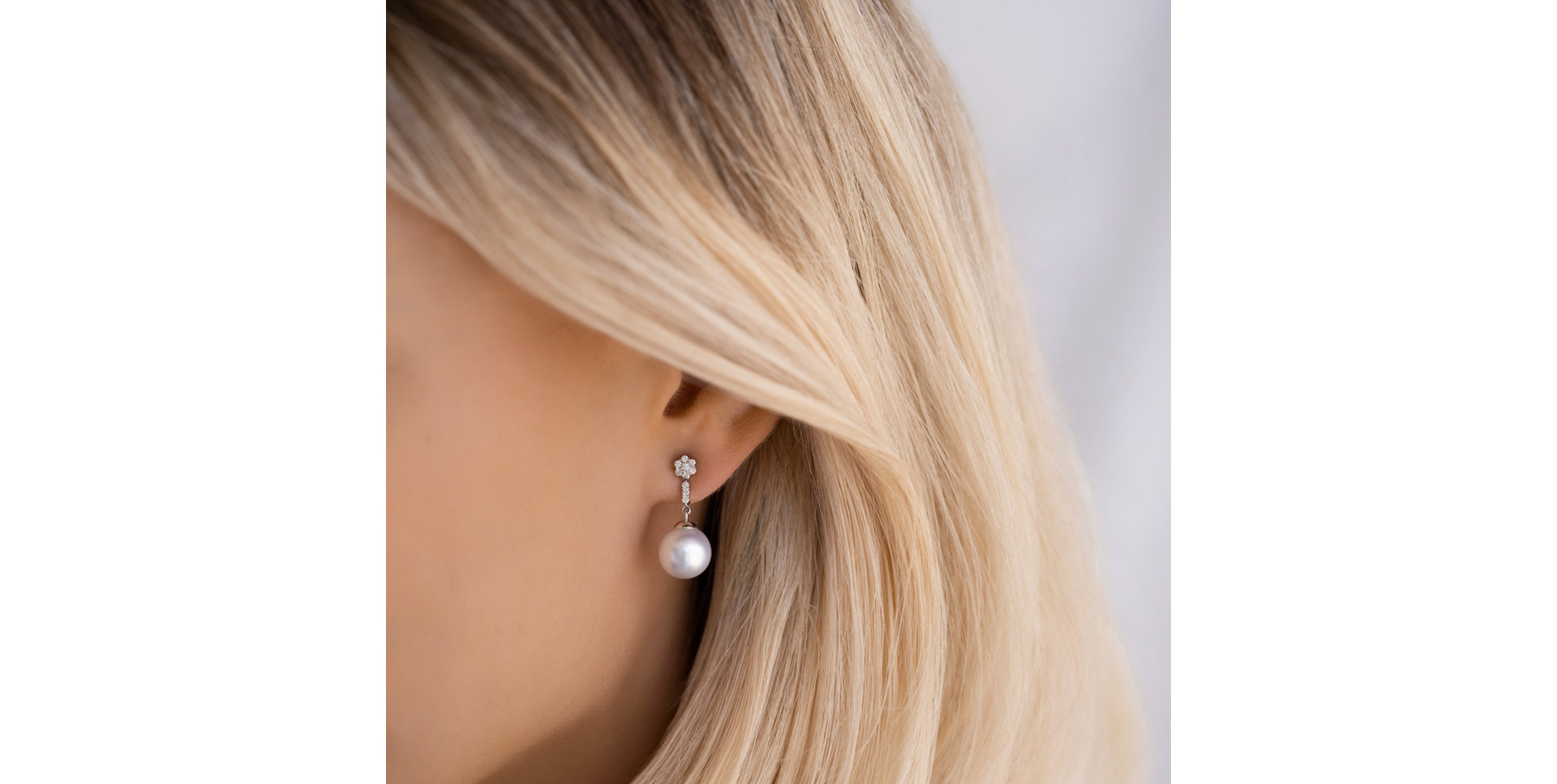 Diamond earrings with Pearl Coastal Beauty