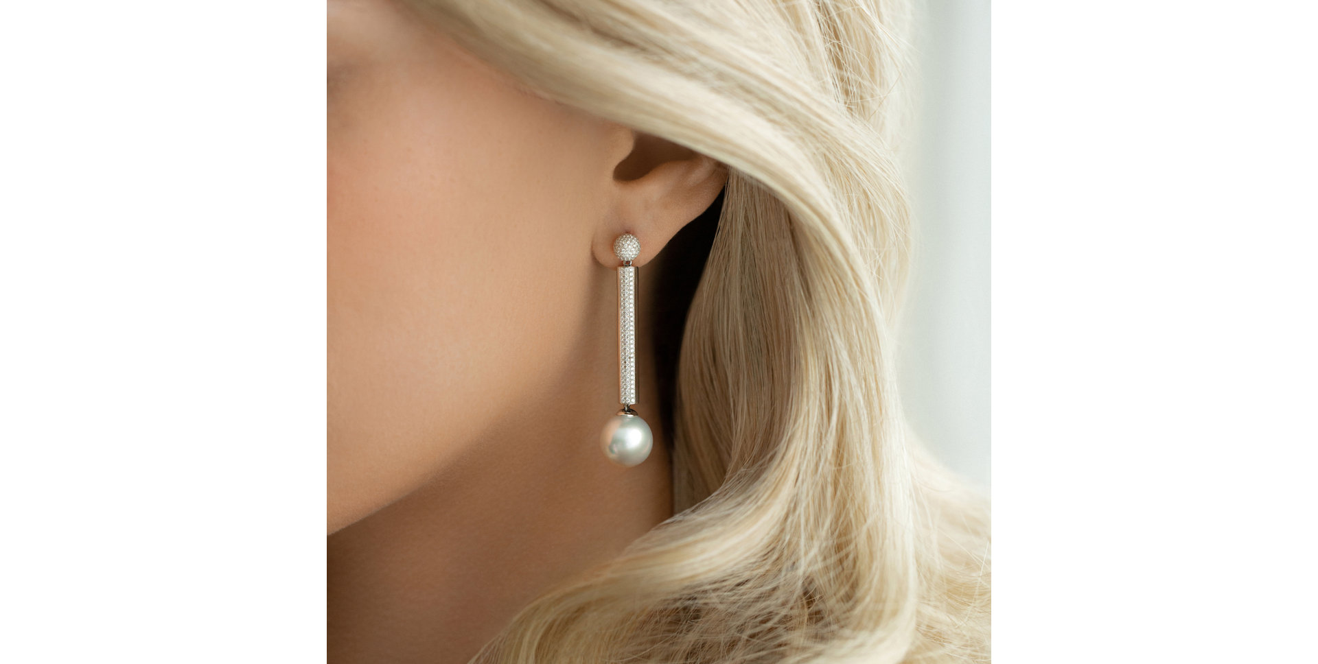 Diamond earrings with Pearl Hermas
