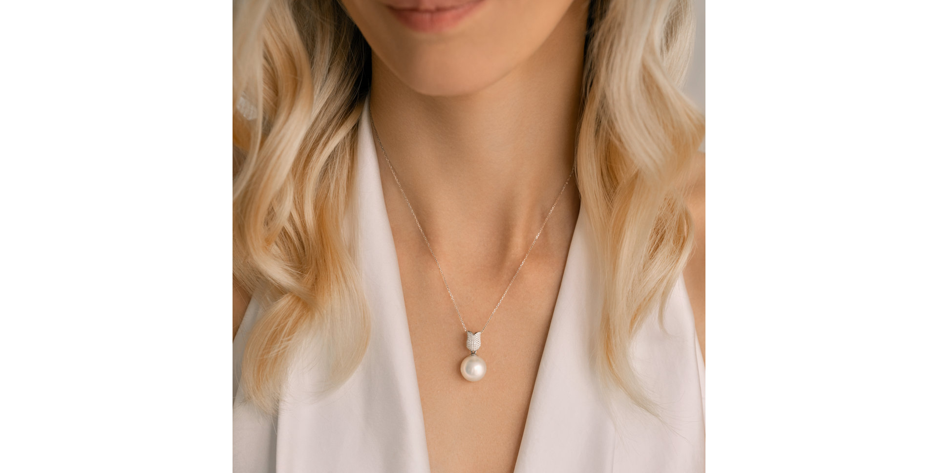 Diamond pendant with Pearl Luminous Sea