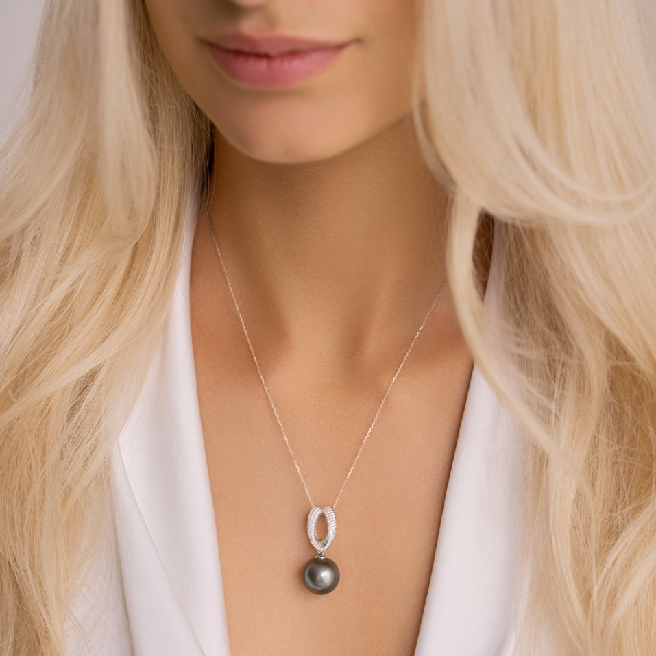 Diamond pendant with Pearl Epiméth