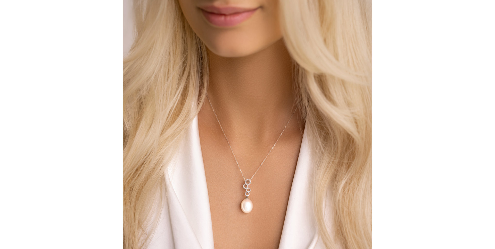Diamond pendant with Pearl Endless Shore
