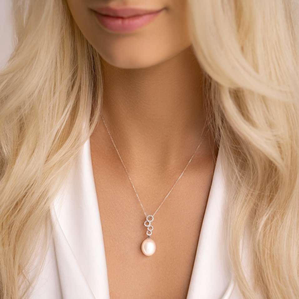 Diamond pendant with Pearl Endless Shore