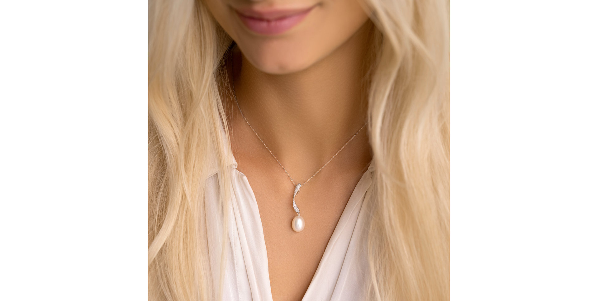 Diamond pendant with Pearl Coastal Dream