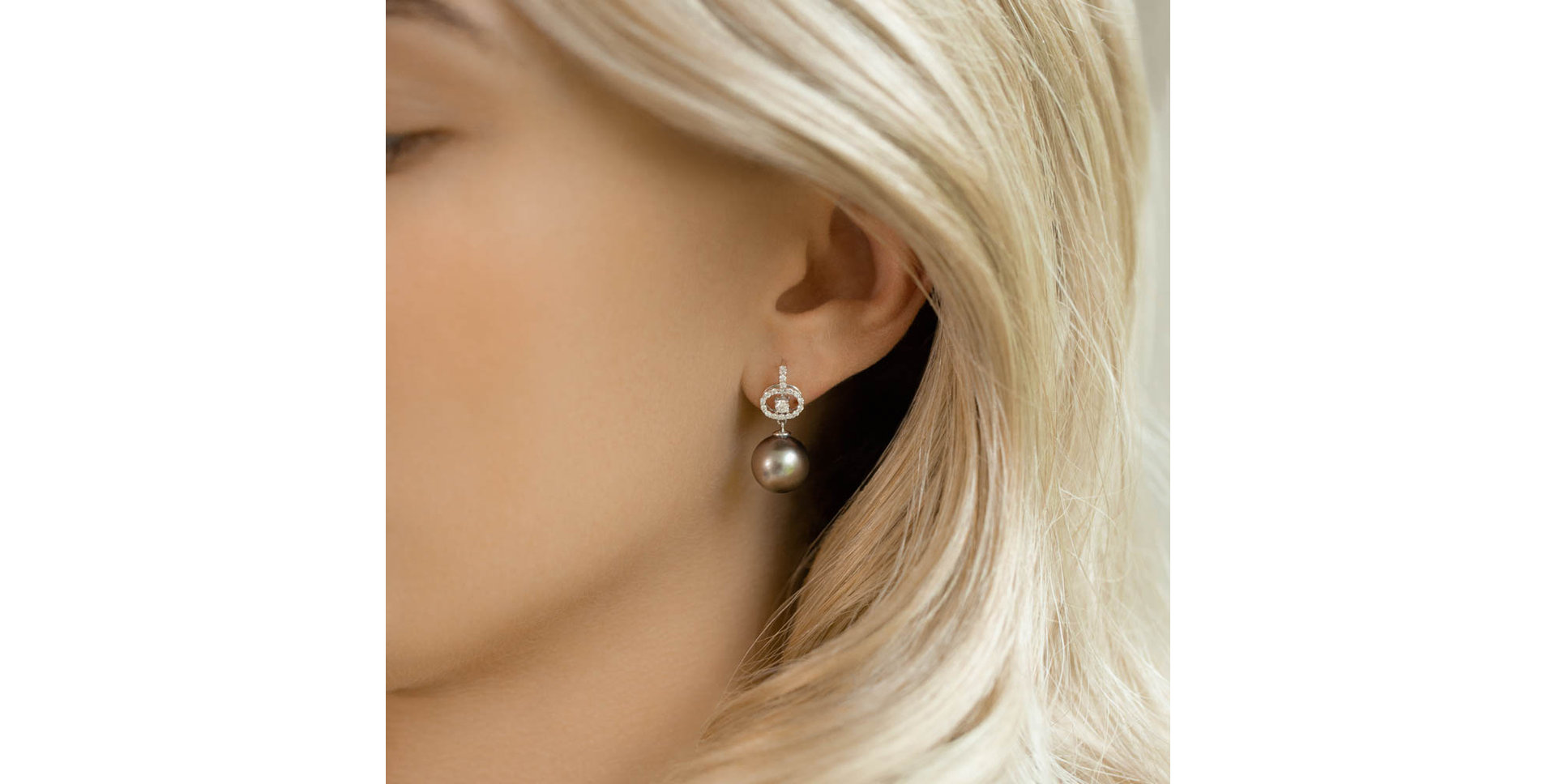 Diamond earrings with Pearl Living Deep