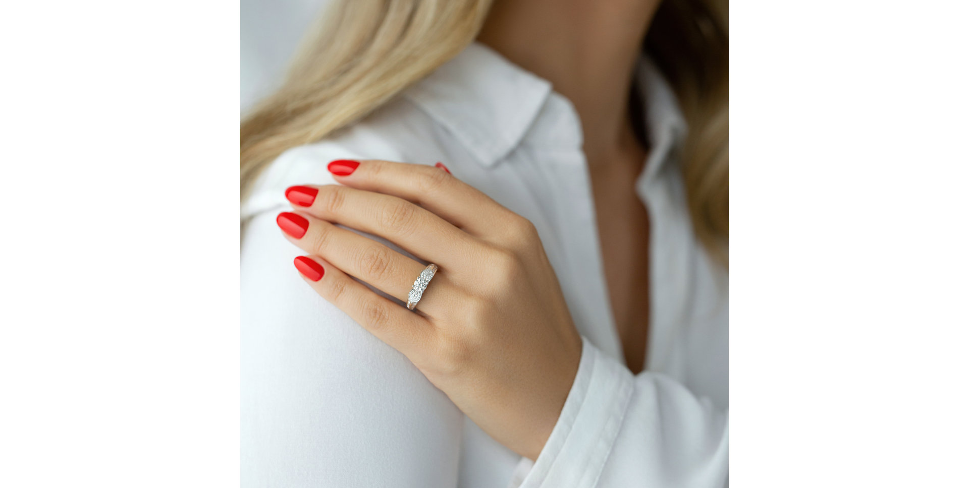 Diamond ring Broadway Sky