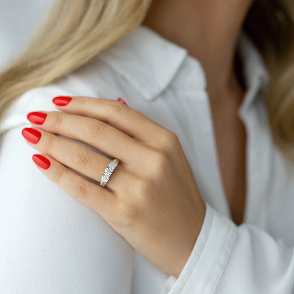 Diamond ring Broadway Sky