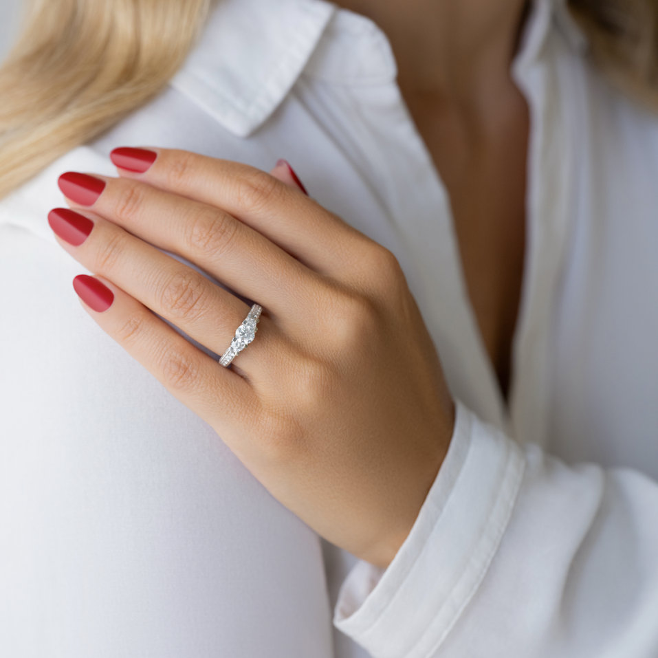 Diamond ring Julia