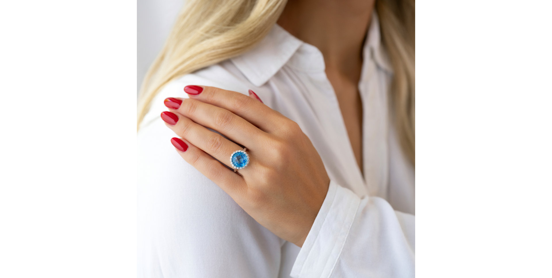 Diamond ring with Topaz Ileana