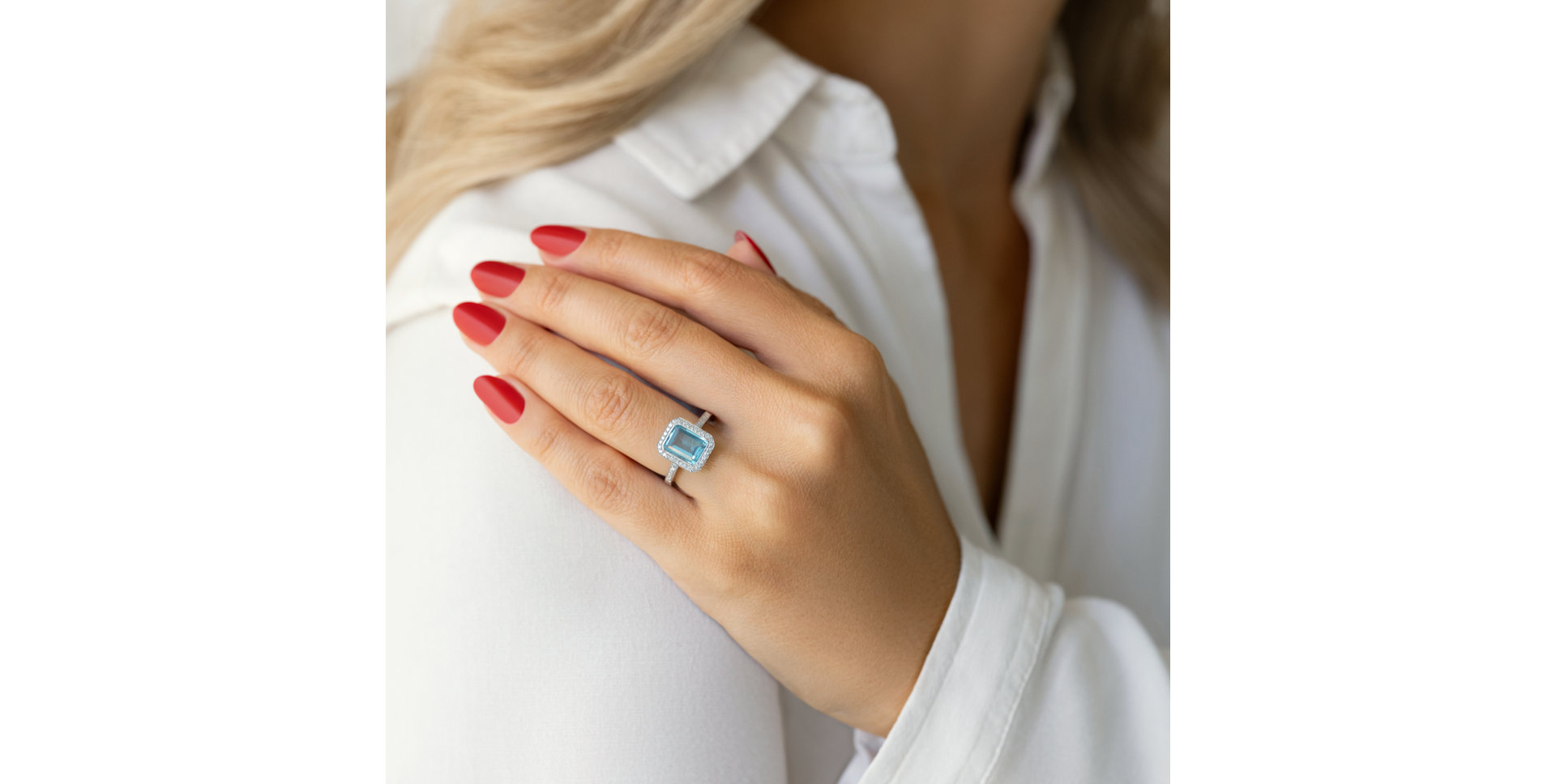 Diamond ring with Topaz Queen of Time