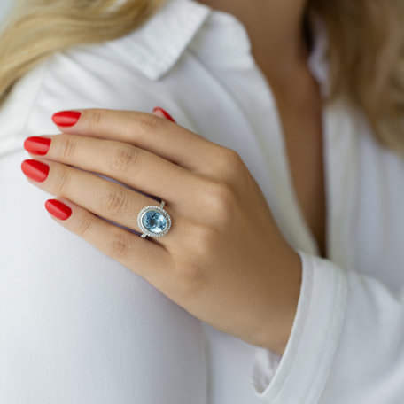 Diamond ring with Topaz Licorne