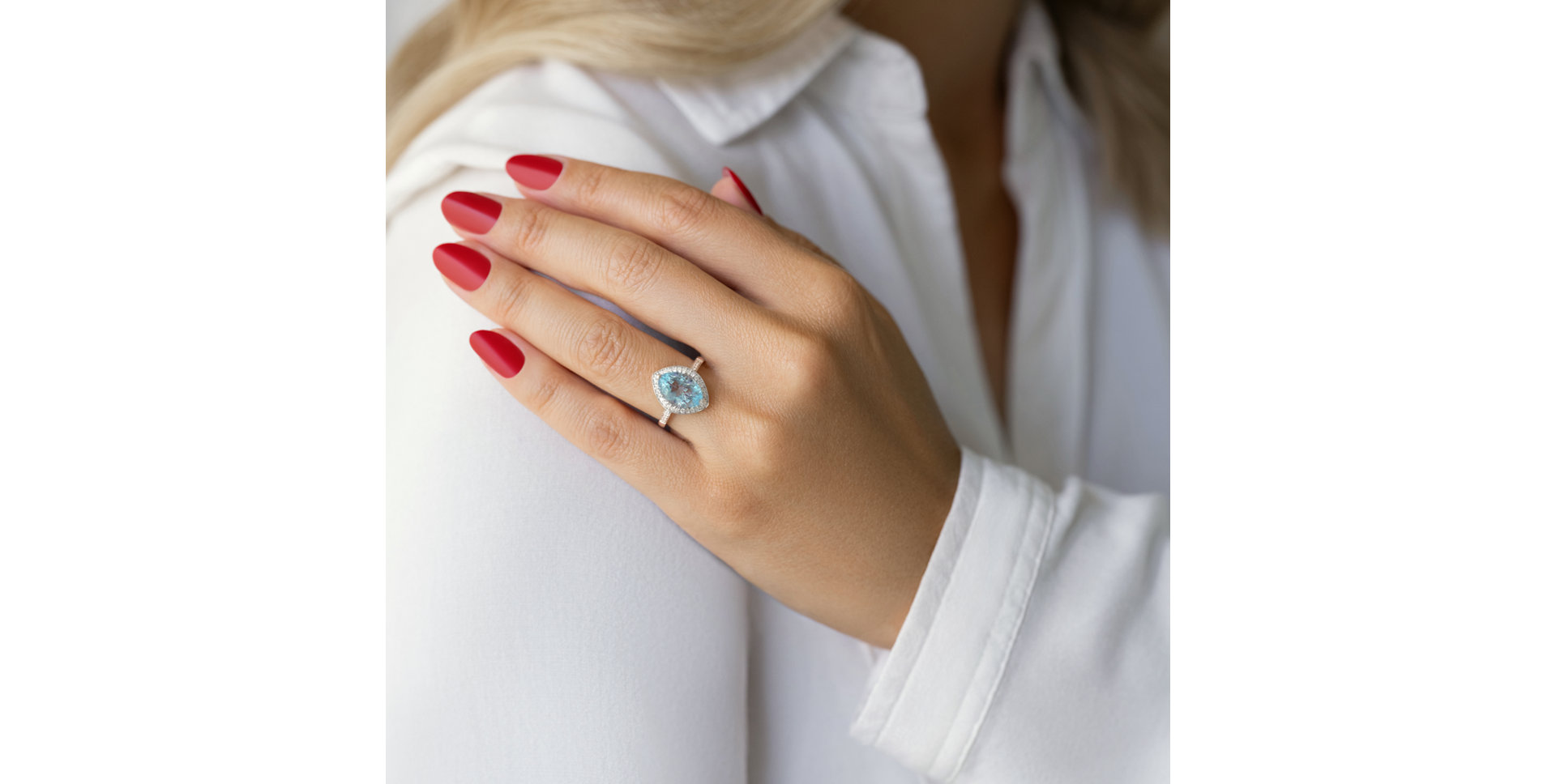 Diamond ring with Topaz Alluring Taste