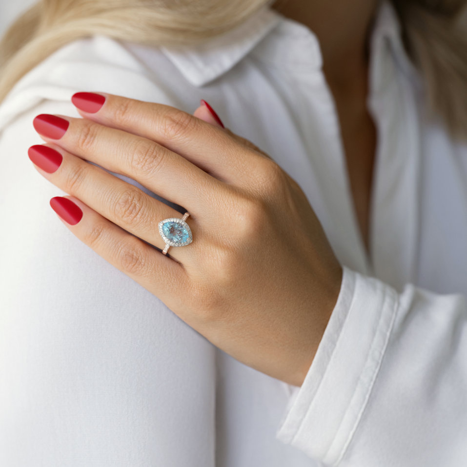 Diamond ring with Topaz Alluring Taste